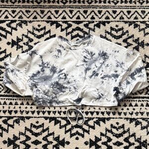 Storia Navy and White Tie-Dye Crop Top